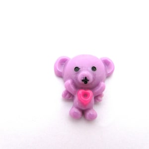 1 demi perle, petit ourson en résine de couleur violet à coller