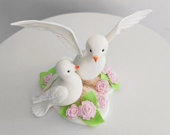 Wedding pigeons Handmade Pair of White  Doves with Flowers Figurines  Wedding Gift Topper for wedding Wedding Swans Wedding cake