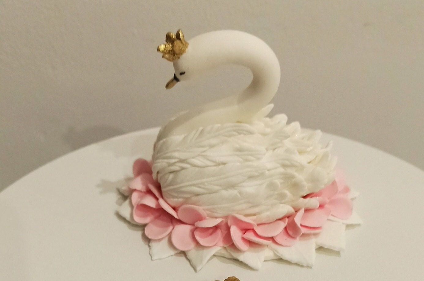 50 Swan Cake Design (Cake Idea) - February 2020 | Cake, Cool cake designs,  Beautiful birthday cakes