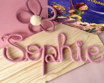 Nombre de pared con arte de alambre tejido - Nombre personalizado para guardería - Decoración con letras para sala de juegos de niña - Colgante personalizado para habitación de bebé - Letrero de puerta grande en 3D