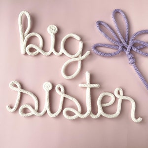 Letrero de alambre tejido con nombre para pared de HERMANA MAYOR para guardería - Decoración de habitación infantil con letras para rincón de lectura - Blanco Regalo de agradecimiento para hermana mayor