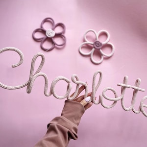 Nombre de bebé para guardería - Arte de pared de alambre tejido personalizado - Decoración de letras para sala de juegos de niña - Colgante de habitación personalizado hecho a mano - Lindo letrero para puerta para niños