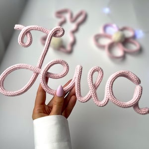 Nombre de bebé personalizado - Arte de pared de alambre tejido para guardería - Decoración de letras para sala de juegos de género neutro - Colgante de habitación personalizado - Letrero de puerta grande en 3D