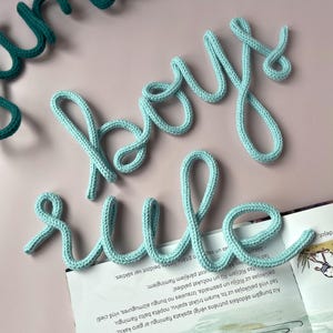 Letrero de pared con la palabra BOYS RULE para dormitorio - Decoración con letras para el rincón de juegos de los niños - Adorno para la habitación de los niños pequeños - Cita de alambre tejido - Dicho motivador