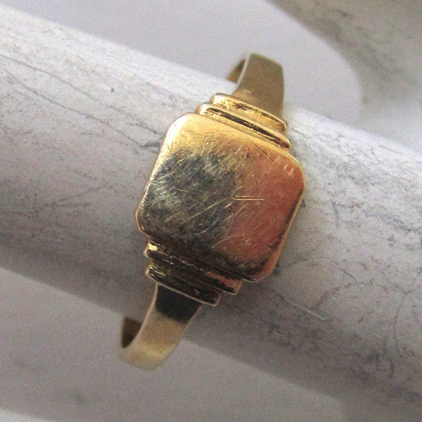 Circa 1970s 14K Yellow Gold Ring to Engrave