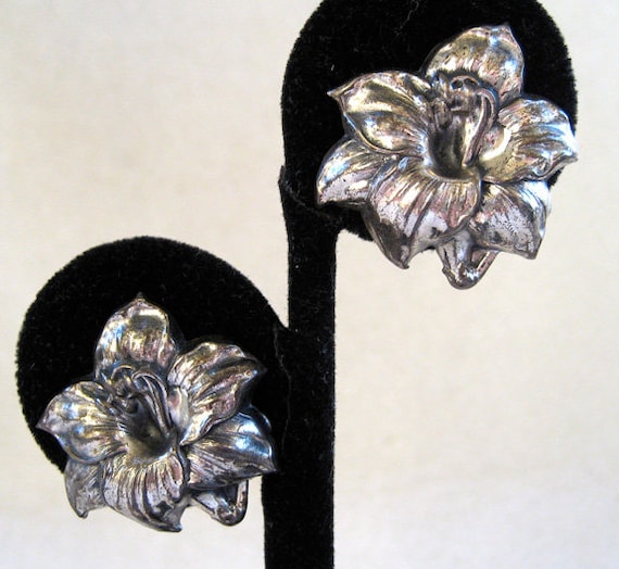 Arts and Crafts Sterling Silver Hibiscus Earrings