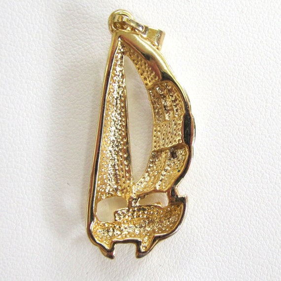 Circa 1980s Gold Tone Rhinestone Sailboat Pendant… - image 2