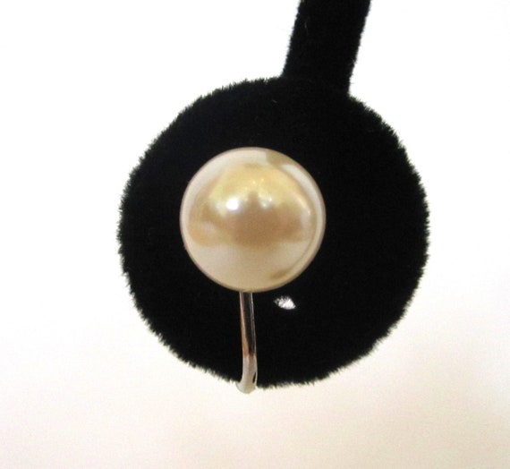 Circa 1950s Marvella Faux Pearl Screw Back Earrin… - image 1