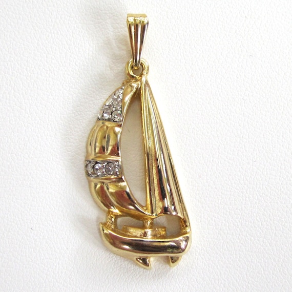 Circa 1980s Gold Tone Rhinestone Sailboat Pendant… - image 1