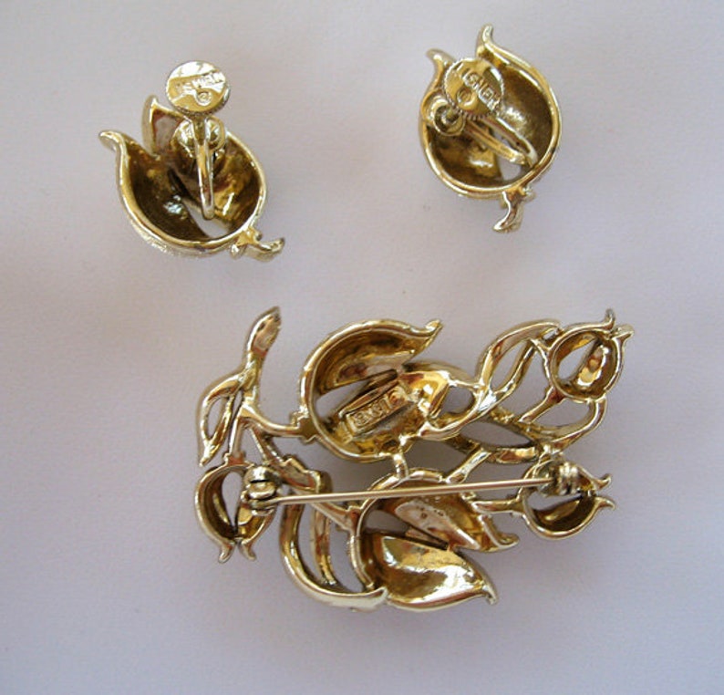 Lisner Gold Tone Tulip Tulip Demi-Parure BroochPin and Earrings