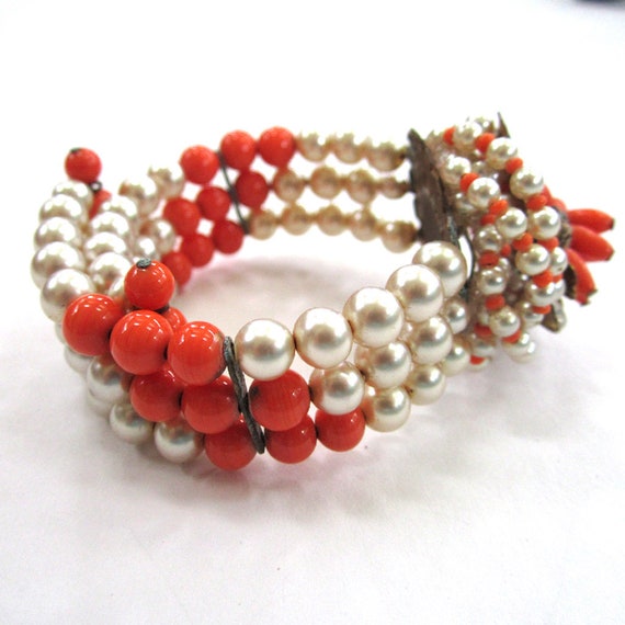 Circa 1950s Faux Pearl and Faux Coral Bead Wired … - image 4