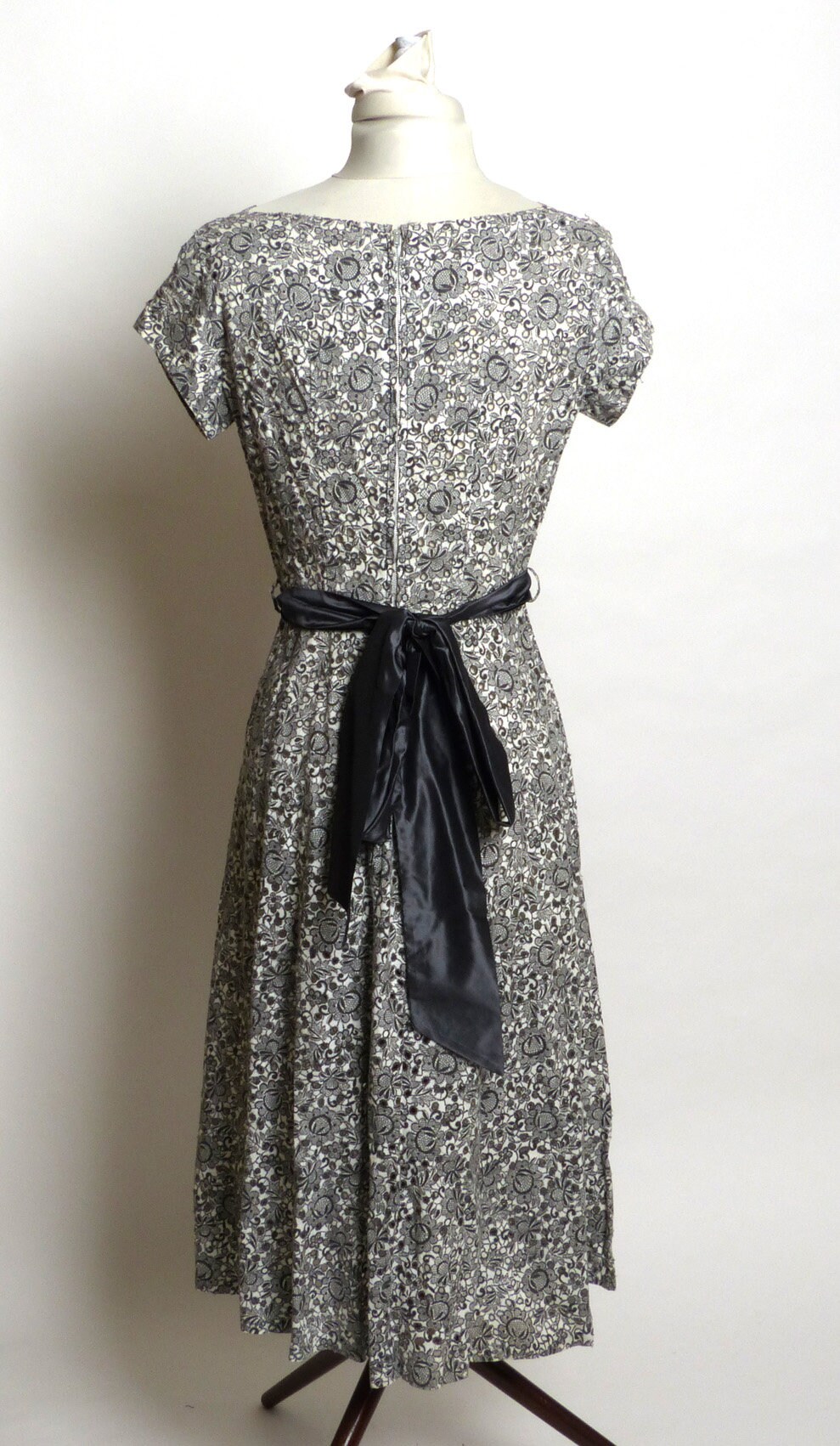 Circa 1950s Gray and White Cotton Eyelet Dress - Etsy