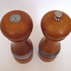 Olde Thompson Walnut Wood and Acrylic Salt And Pepper Grinders