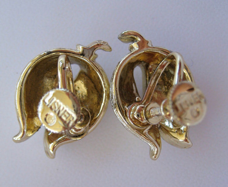 Lisner Gold Tone Tulip Tulip Demi-Parure BroochPin and Earrings