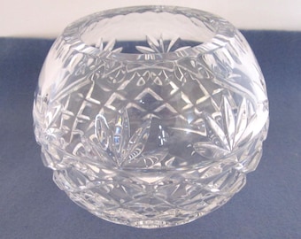 Abanico de cristal de plomo antiguo y cuenco rosa con diseño de diamantes