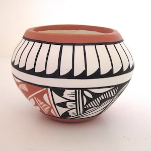 Vintage Native American Polychrome Pottery Bowl - Sunflower Taos NM