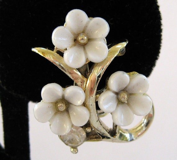 Circa 1960s White Floral Thermoplastic Earrings - image 1