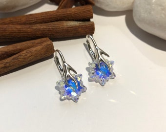 Boucles d'oreilles petits Flocons de neige sur branche en cristal de Swarovski reflets dorés / arc en ciel et argent massif