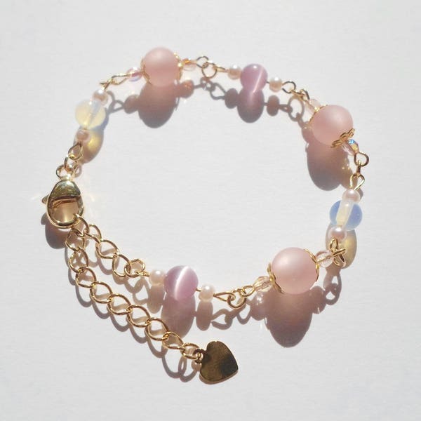 Bracelet plaqué or avec perles de lune, oeil de chat couleur améthyste et perles polaris rose pastel