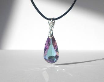 Collier avec cordon cuir et pendentif goutte Swarovski violet vitrail