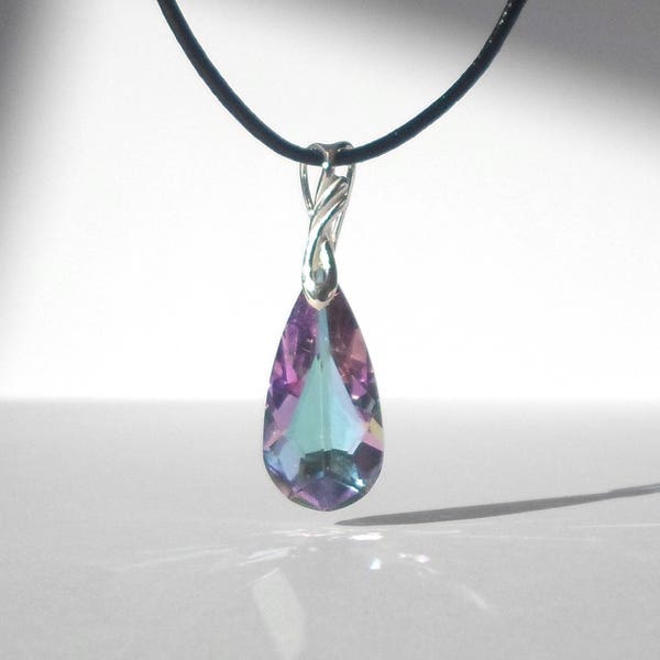 Collier avec cordon cuir et pendentif goutte Swarovski violet vitrail