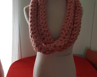 Bulky Infinity Scarf - Rose