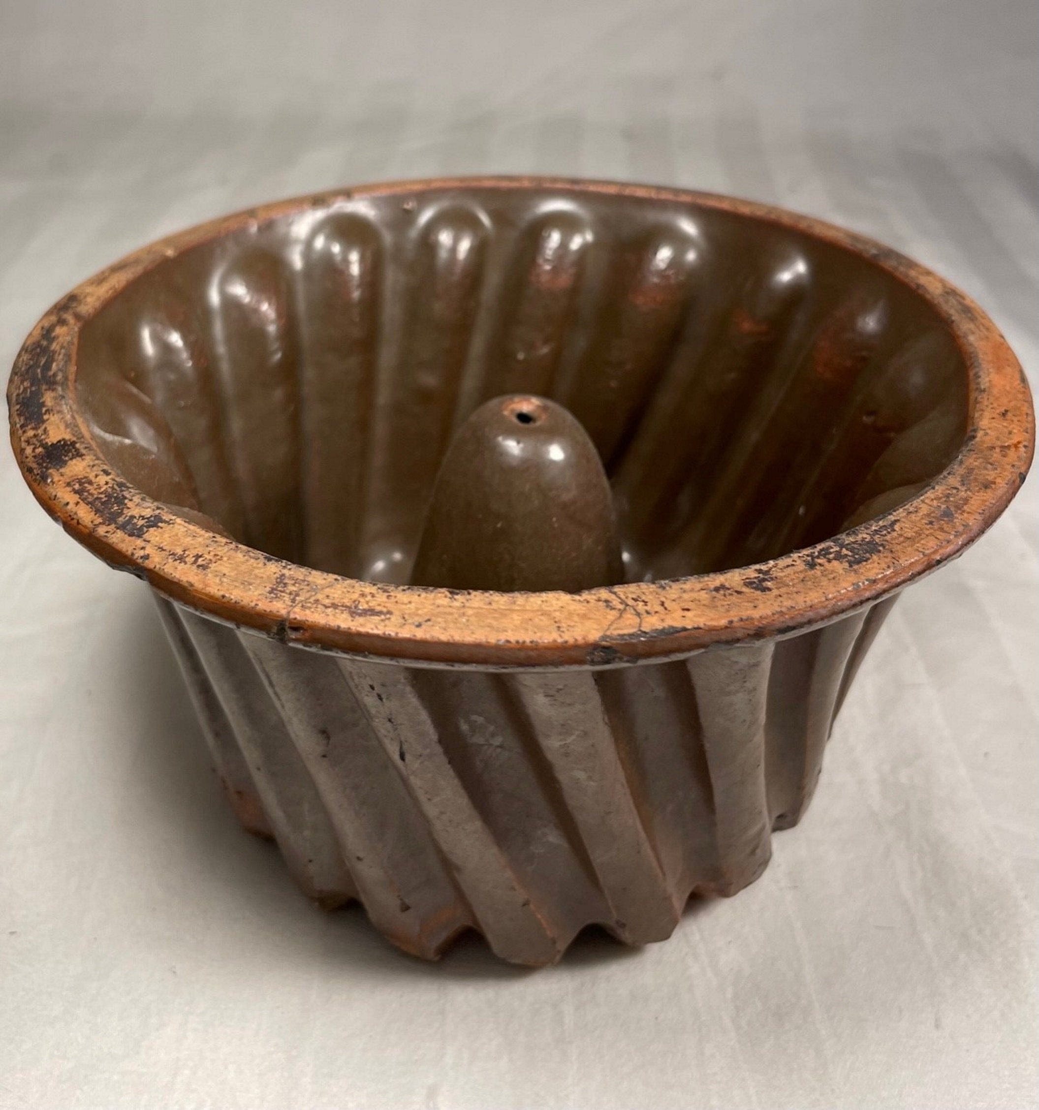 Glazed Redware Pottery Bundt Cake Pan Primitive Vintage - 8 3/4 Diameter