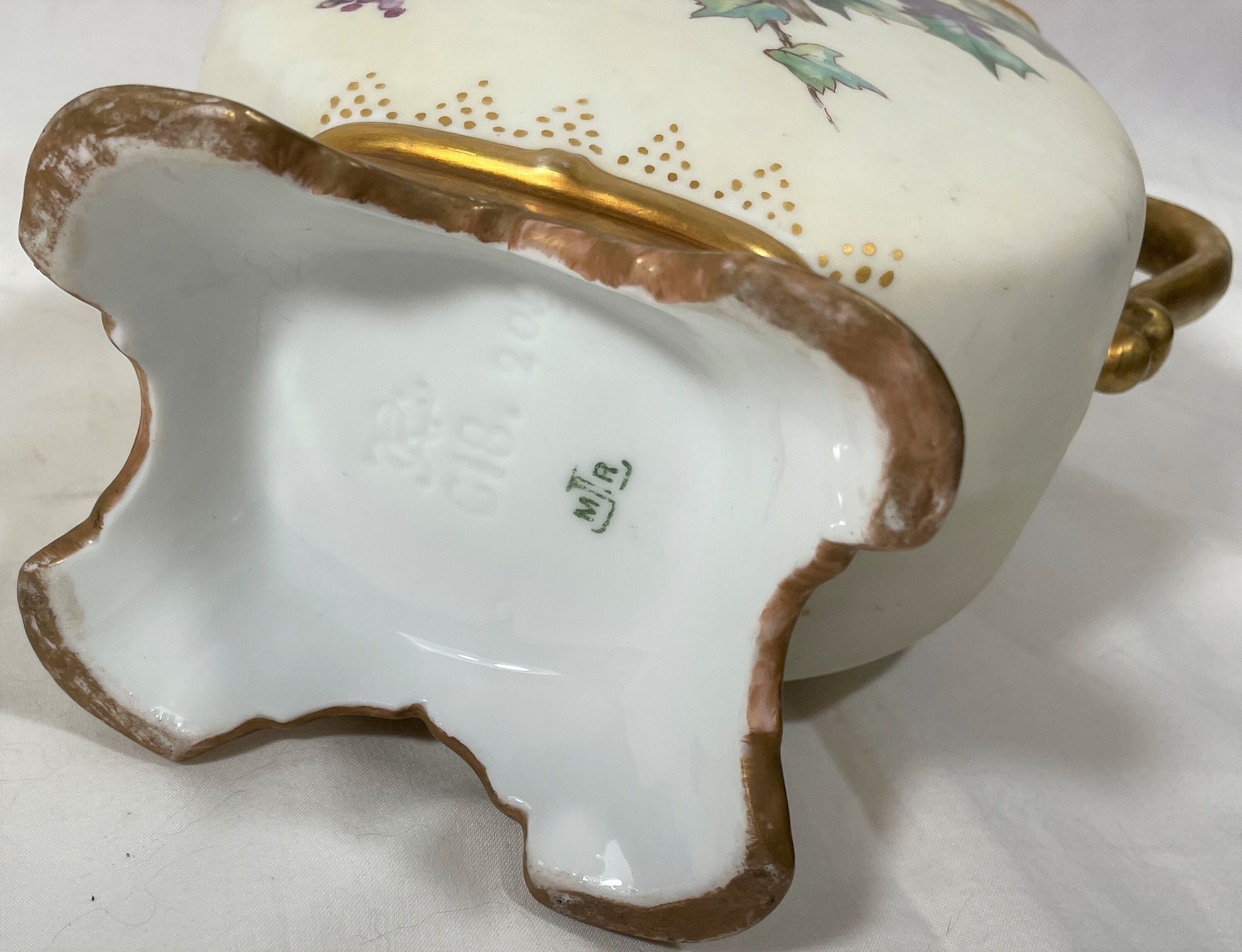 アンティーク リモージュ、フランス製手描きのダブルハンドル付き磁器