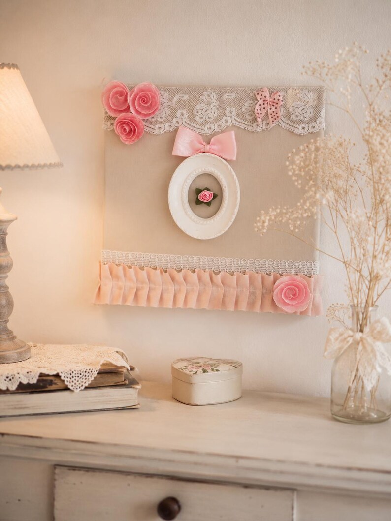 Romantic wall decoration in antique lace – Shabby chic powder pink frame – Vintage boho wall decor – Handmade image 3