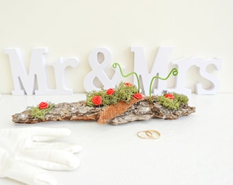 Rustic wedding ring holder on wooden bark, country wedding, rustic wedding, outdoor wedding