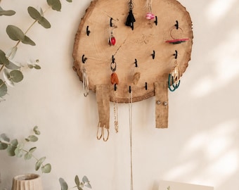 Natural wood wall-mounted jewelry holder – Wall-mounted jewelry organizer – Necklace and earring holder – Boho decor – Handmade