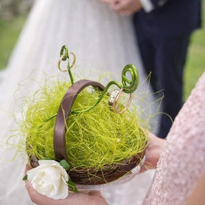 Wedding ring bearer pillow made from a walnut shell – Natural and handcrafted ring cushion – Boho, rustic, country-style ceremony decoration