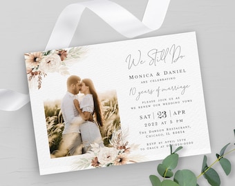 Plantilla de invitación de renovación de votos matrimoniales estilo boho beige. Invitación editable con foto. Descargar Templett BEGPRS25
