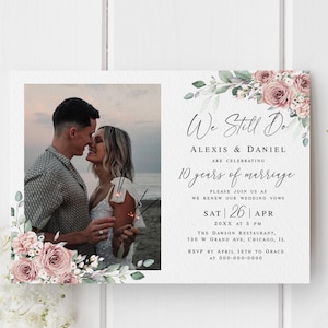 Roses cendrées invitent modèle d'invitation floral imprimable, nous faisons toujours Photo que nous faisons toujours inviter le renouvellement des vœux de mariage Télécharger Templett SDURS-10f
