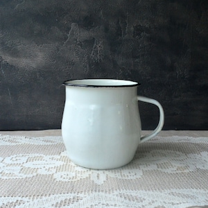 White enamel pot Kitchen storage container Milk jug Cream can Water pitcher Enamelware farmhouse kitchen decor Rustic flower vase