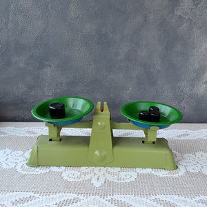Collectible Metal children kitchen scales Decorative weighing scales Balance Pretend play Retro kitchen decor Fruit food shop display scales