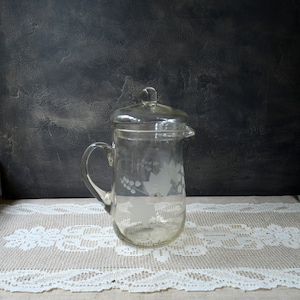 Etched glass floral pitcher with lid Lemonade cocktail pitcher Water beverage jug Iced tea pitcher Juice carafe Cottagecore decor