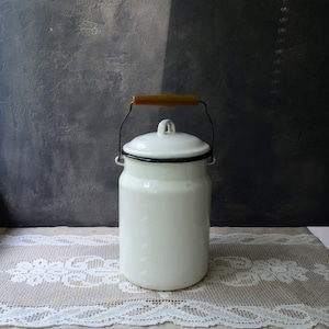 Metal milk can Enamel milk container canister Rustic flower vase Milk jug pail Enamel kitchenware Rustic farmhouse Country cottage chic