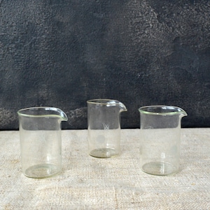 Set of 3 Clear glass small measuring bottle retro apothecary medical bottle Pharmacy jar Display bottle Science laboratory glassware