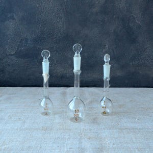Set of 3 clear glass small bottle with lid Miniature medical bottle Tiny apothecary pharmacy jar Measuring bottle Science chemistry lab deco