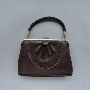 Bolso de piel sintética Monedero con asa superior y marco de metal Bolso de piel vegana Bolso de mano pequeño Cartera marrón Monedero de mediados de siglo Cartera de día