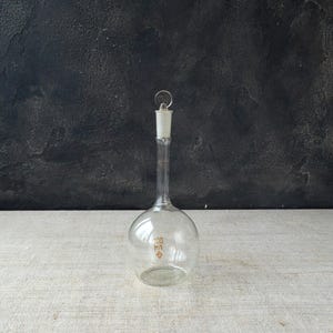 Clear glass measuring bottle Small bottle with lid Miniature bulb medical bottle Pharmacy jar Display bottle Science lab decor