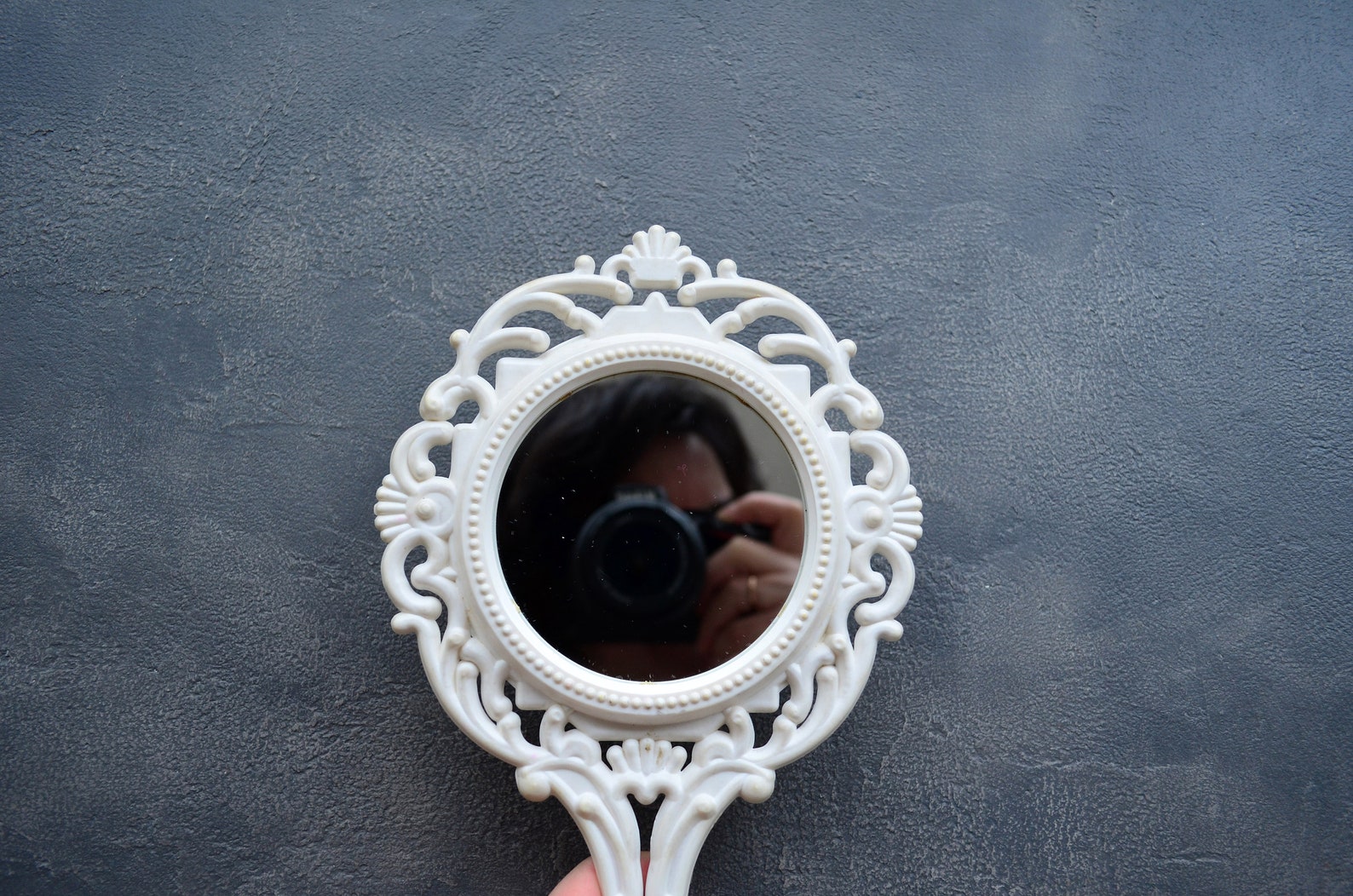 Pequeño redondo redondo espejo marco de plástico Filigree | Etsy