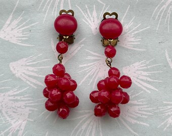 Vintage Red Grape Dangle Earrings, Vintage RED Clip on Earrings, West Germany Earrings, Midcentury Earrings, Red Clip on Earrings