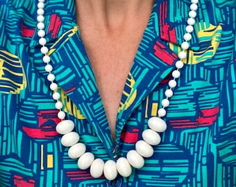 Vintage White Bead Necklace, 1960s Retro Rockabilly Jewelry