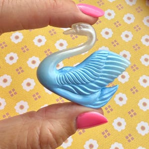 Spilla vintage a forma di cigno blu - Spilla in plastica di metà secolo