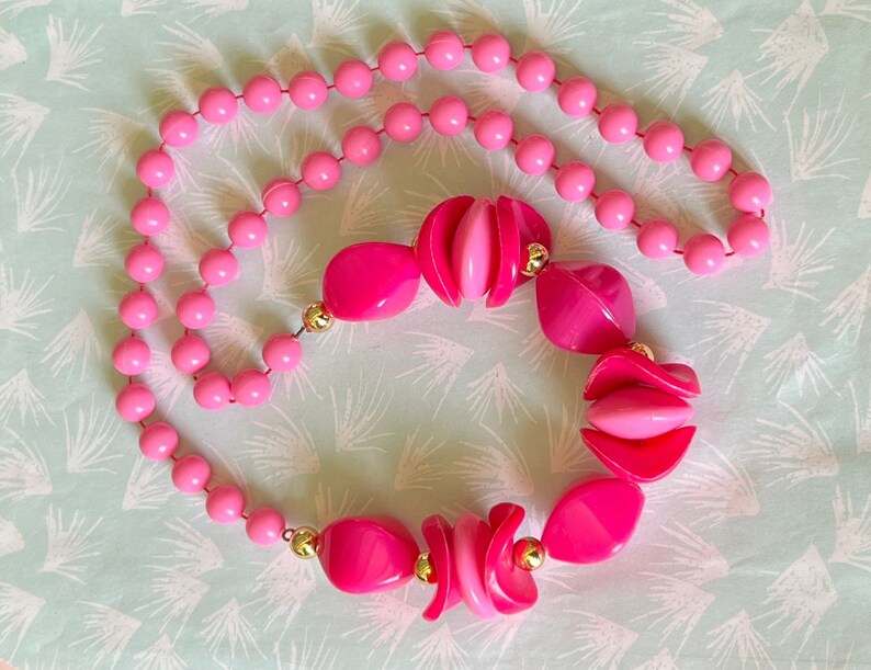 Vintage seventies Necklace PINK Necklace, Pink Beads Necklace, Plastic Beads Necklace, Retro Necklace, Rockabilly Necklace image 2