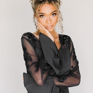 Batas de dama de honor / Batas negras / Regalos para damas de honor / Regalos para la madre de la novia y el novio / Batas de preparación / Bata Hildy - Negra