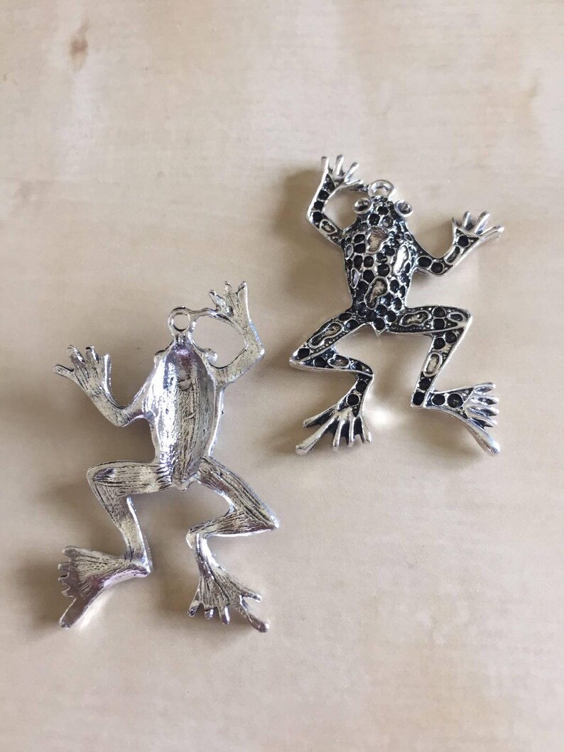 B14 Frog Charm Pendant Antique Silver Beads for Jewelry Making
