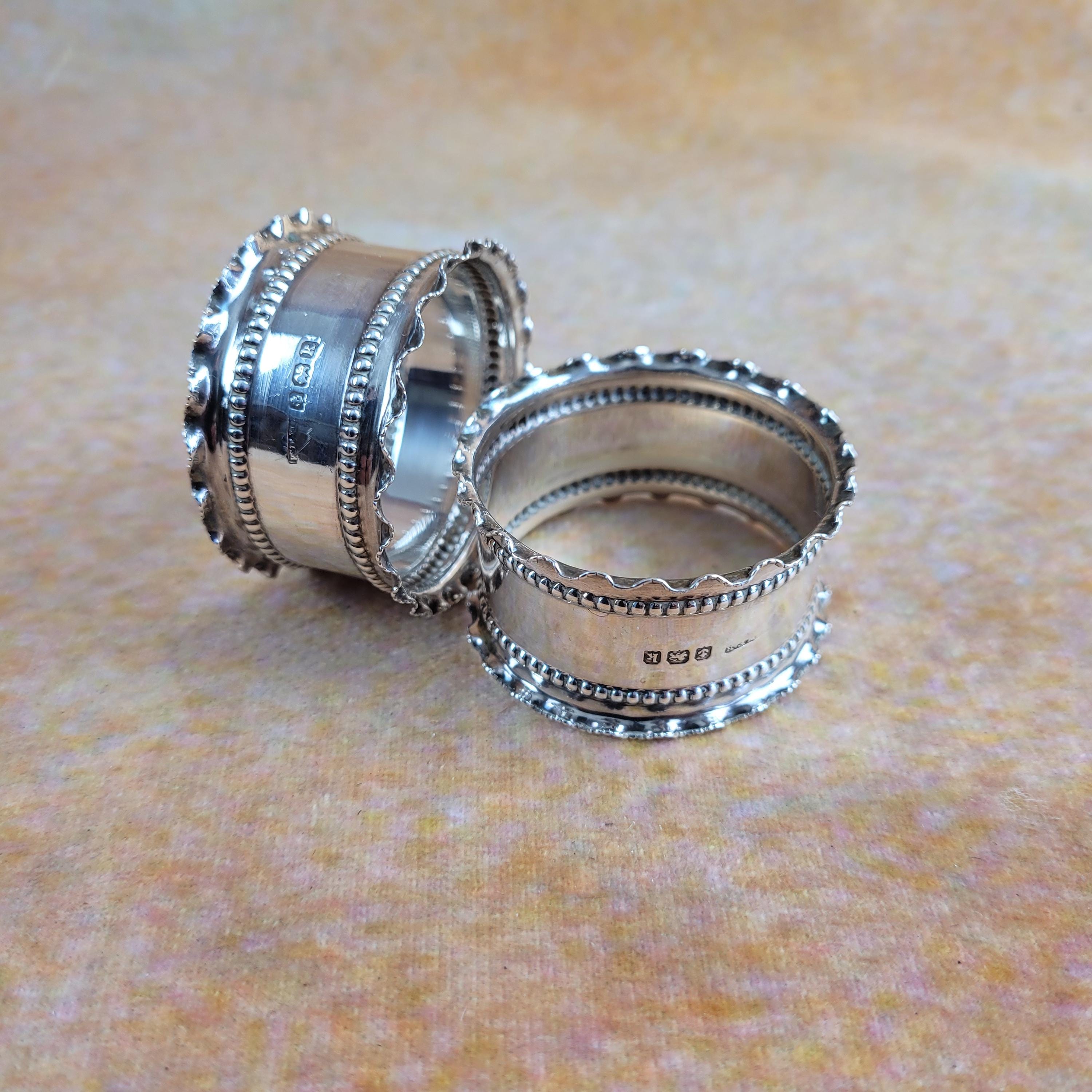 1909 年製のアンティークのスターリング シルバー製ナプキン リング